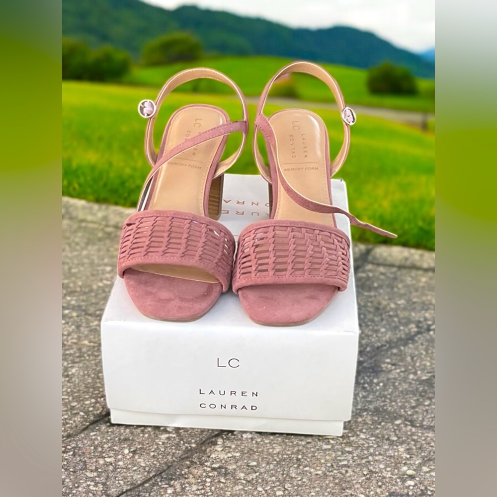 LC Laura Conrad sz 10 open toe block heel sandals ankle strap mauve NIB